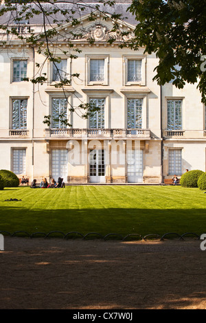 Die Gärten rund um das Musée de Beaux-Arts in Tours, Frankreich. Stockfoto