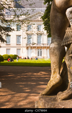 Die Gärten rund um das Musée de Beaux-Arts in Tours, Frankreich. Stockfoto