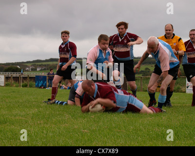 Rugby, Scoring einen Versuch Bude Vs Bodmin, Cornwall, UK Stockfoto