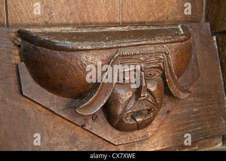 14. Jahrhundert Miserikordie in Str. Georges Kirche am Anstey, Herts Stockfoto