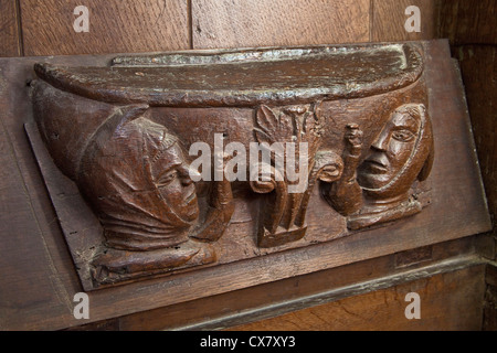 14. Jahrhundert Miserikordie in Str. Georges Kirche am Anstey, Herts Stockfoto