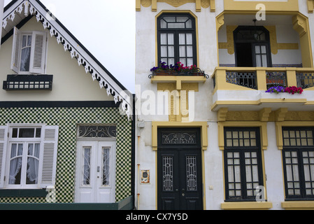 Dekorative Gebäude in Costa Nova in der Nähe von Aveiro in Portugal. Stockfoto