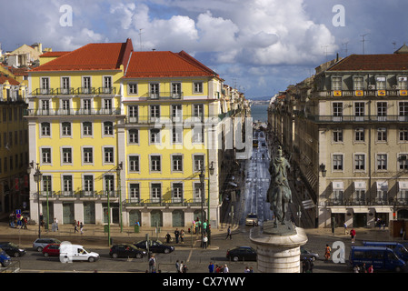 Blick nach unten Rua Da Prata vom Praca da Figueira in Lissabon, Portugal. Stockfoto