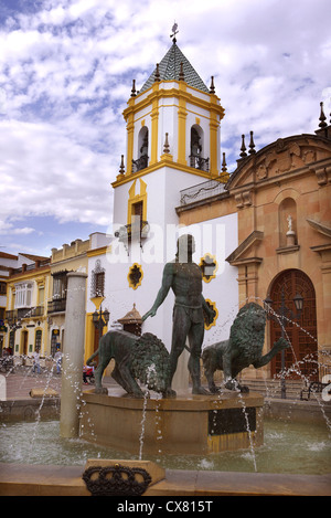 Statue des Herkules im Plaza del Socorro in Ronda, Andalusien, Spanien. Stockfoto