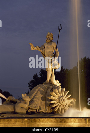 Spanien. Madrid. Der Neptun-Brunnen. Von Juan Pascual de Mena, 1780 erbaut und im Jahre 1786 von Jose Rodriguez abgeschlossen. Nacht. Stockfoto