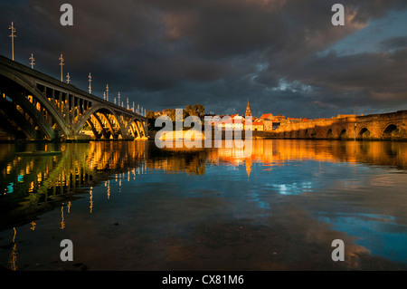 Berwick nach Tweed gebadet im Abendlicht einen Blick auf die Stadt und die Guildhall von Tweedmouth Stockfoto