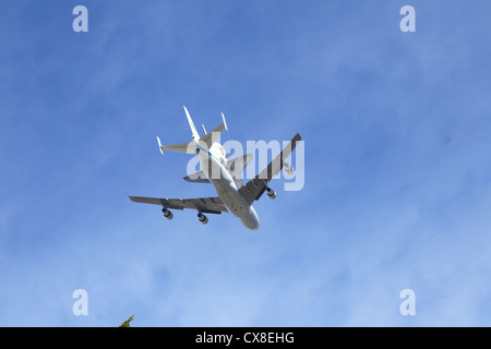 Space Shuttle Endeavor übernimmt Berkeley, Kalifornien seinen letzten Flug am 21. September 2012 Stockfoto