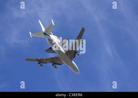 Space Shuttle Endeavor übernimmt Berkeley, Kalifornien seinen letzten Flug am 21. September 2012 Stockfoto