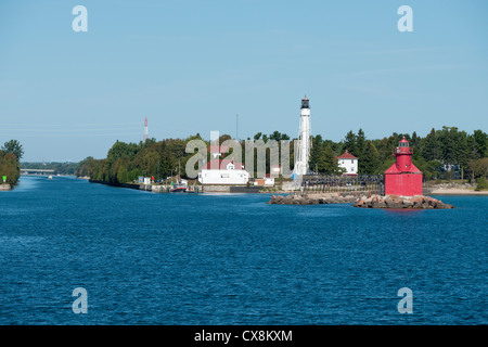 Door County, Wisconsin Sturgeon Bay. Norden Pierhead Leuchtturm (rot), gebaut im Jahre 1882, gelegen am Lake Michigan. Stockfoto