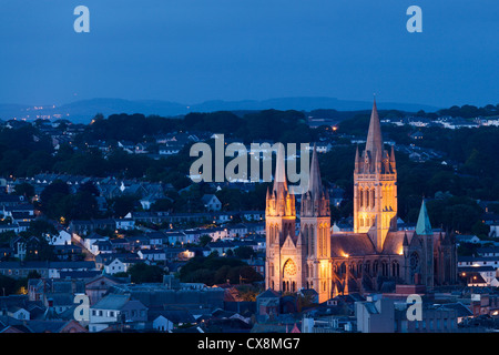 Truro Cathedral in der Nacht, Cornwall England UK Stockfoto