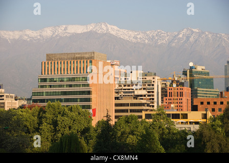 Elk198-1250 Chile, Santiago, Providencia mit den Anden Stockfoto