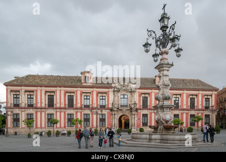 Palacio Arzobispal de Sevilla (Plaza Virgen de Los Reyes) - Palast des Erzbischofs Stockfoto