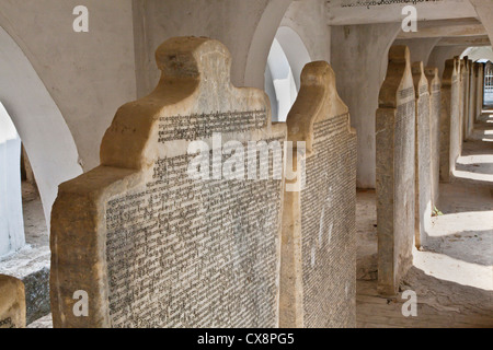 SANDAMANI PAYA beherbergt 1774 Marmorplatten kommentieren die TRIPITAKA oder buddhistischen Kanon - MANDALAY, MYANMAR Stockfoto