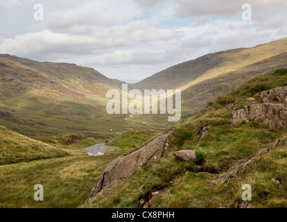 Steile Serpentinen auf Handknott Pass im englischen Lake District Stockfoto