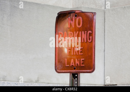 Rostige No Parking Zeichen Stockfoto