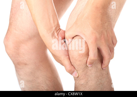 Mann mit Schmerzen im Knie auf weißem Hintergrund Stockfoto