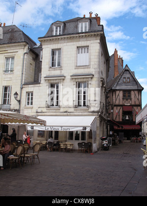 Le Vieux Tours Bar, Place Plumereau in der Altstadt von Tours, Indre-et-Loire, Frankreich Stockfoto