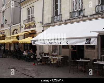 Le Vieux Tours Bar, Place Plumereau in der Altstadt von Tours, Indre-et-Loire, Frankreich Stockfoto