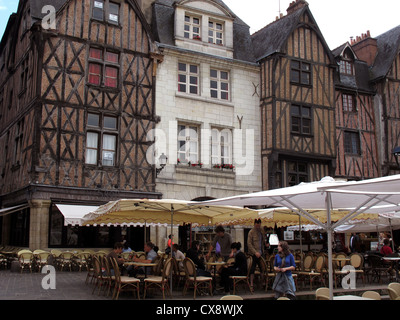 Les Trois Rois Bar, Place Plumereau in der Altstadt von Tours, Indre-et-Loire, Frankreich Stockfoto