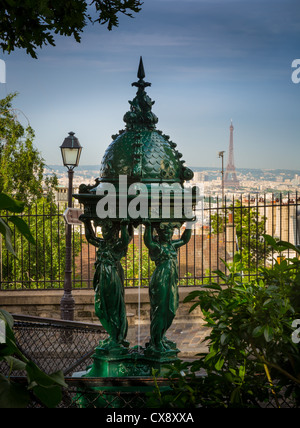 Schöne öffentliche Trinkbrunnen auf der Butte Montmartre in Paris, Frankreich Stockfoto