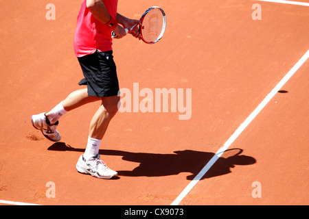 Profi-Tennisspielerin dienen beim ATP Banc Sabadell Open Turnier in Barcelona 2012 erhalten Stockfoto