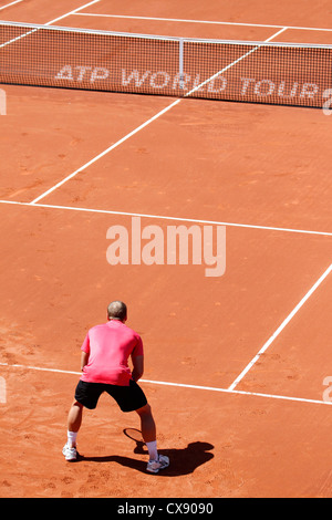 Spieler erhält dienen bei der ATP Banc Sabadell Open Turnier in Barcelona 2012 Stockfoto