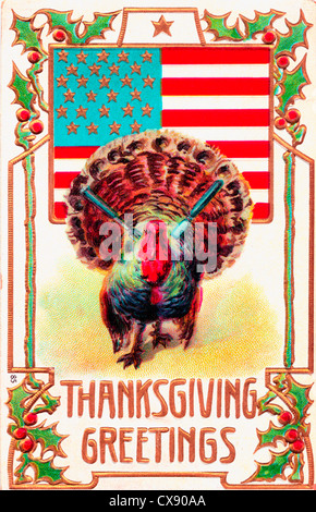 Grüße Thanksgiving - Truthahn mit Messer und Gabel kleben aus ihm heraus mit einer amerikanischen Flagge im Hintergrund Stockfoto