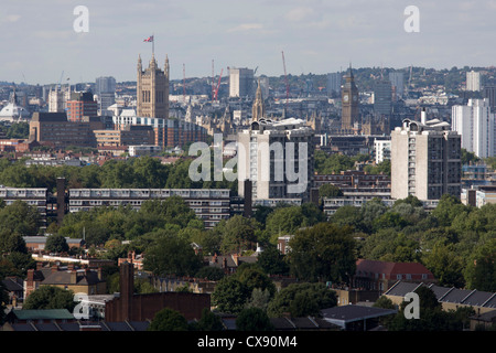 Luftaufnahme von Südlondon von Camberwell in Richtung Westminster und den Houses of Parliament und Big Ben. Stockfoto