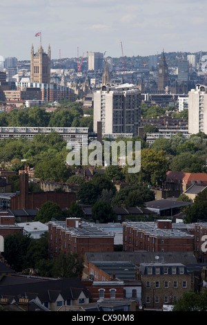 Luftaufnahme von Südlondon von Camberwell in Richtung Westminster und den Houses of Parliament und Big Ben. Stockfoto