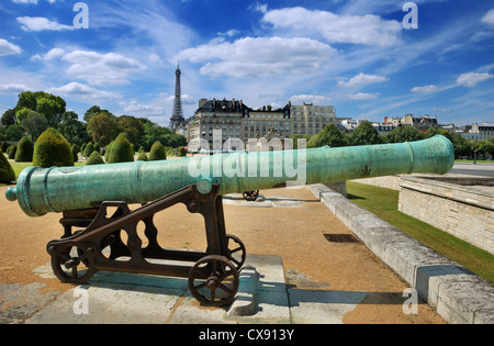 Historische Kanone im Museum von Les Invalides in Paris, Frankreich. Stockfoto