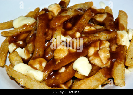 Poutine - Pommes frites braunen Soße Käse Quark aus Quebec Stockfoto