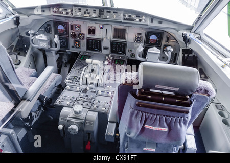 Kabine ein KLM Fokker 100 Stockfoto