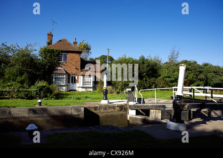 Hatton Top Lock on, Grand Union Canal, Warwickshire, England, Vereinigtes Königreich, Briten, im Landesinneren, Wasserwege, Kanäle, englische, Landschaft, Stockfoto