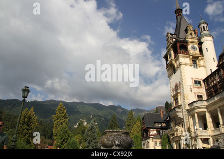 Peleș Castle ist ein Neo-Renaissance-Schloss in den Karpaten, in der Nähe von Sinaia, Stockfoto