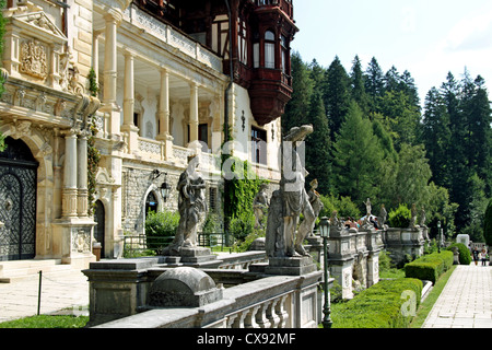 Peleș Castle ist ein Neo-Renaissance-Schloss in den Karpaten, in der Nähe von Sinaia, Stockfoto