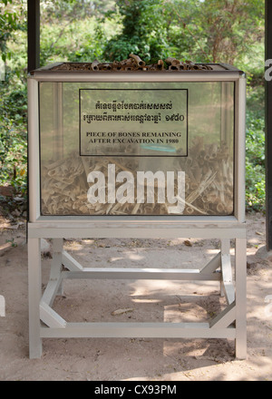 Menschliche Überreste Bnes gefunden in Choeung Ek Völkermord Mitte, Phnom Penh, Kambodscha Stockfoto