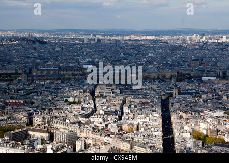 Blick über Paris vom Tour Montparnasse, Louvre und Sacre-Coeur in der Ferne, Paris, Frankreich Stockfoto