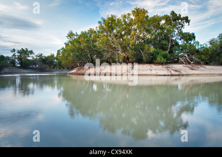 Big Bend am Darling River im Kinchega National Park nach einer feuchten Zeit. Stockfoto