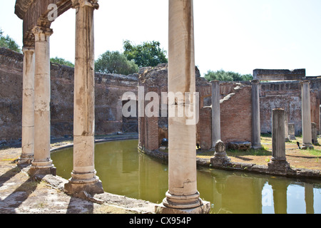 Römische Säulen in Villa Adriana in Tivoli, Italien Stockfoto