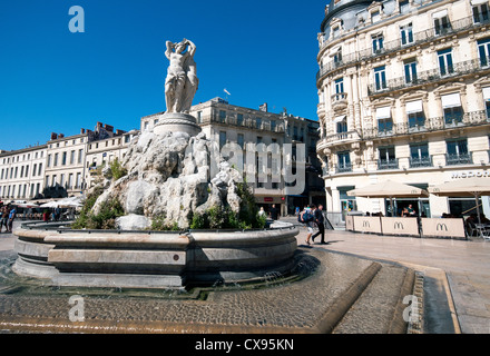 Der Brunnen der drei Grazien in Place De La Comédie, Montpellier, Frankreich Stockfoto