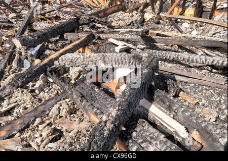 Ein möglicher Akt des Vandalismus Kemsing Dorf Pavillon dem Erdboden gleichgemacht, um den Boden Kohle Holz bleibt das Clubhaus abgebrannt Stockfoto