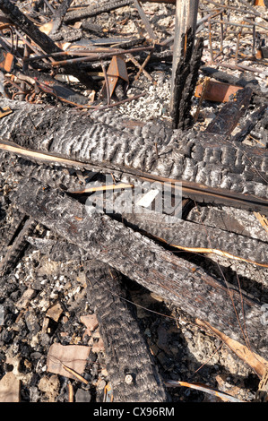 Ein möglicher Akt des Vandalismus Kemsing Dorf Pavillon dem Erdboden gleichgemacht, um den Boden Kohle Holz bleibt das Clubhaus abgebrannt Stockfoto