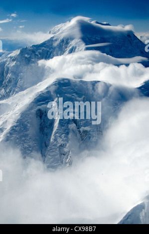 Der Denali Nationalpark in Alaska bietet schöne Berg- und Gletscher-Landschaften aus der Luft. Stockfoto