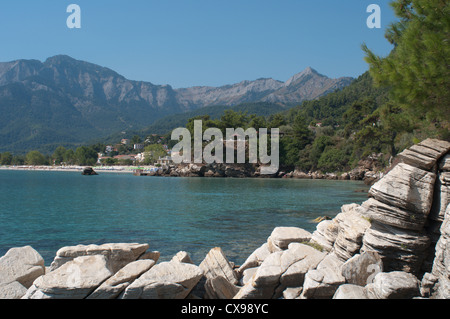 Thasssos Griechenland. Zeigen Sie in Richtung Golden Beach (Chrisi Ammoudia/Skala Panagias an) entfernt. Stockfoto