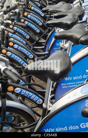Fahrradverleih im Zentrum von Berlin, Deutschland Stockfoto