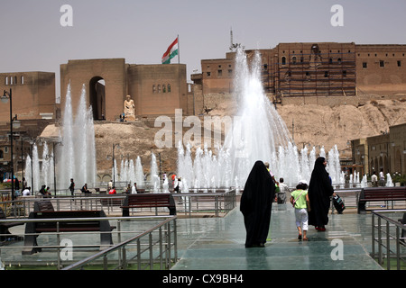 Arbil Stadtzentrum mit The Fountain Square und der Zitadelle im Hintergrund, Irak-Kurdistan Stockfoto