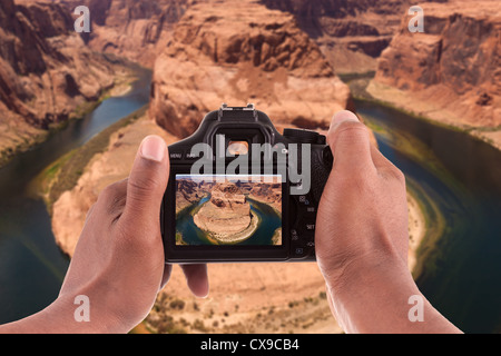 Fotografen, die Bilder von der Horseshoe Bend des Colorado River in Page Arizona - USA Stockfoto