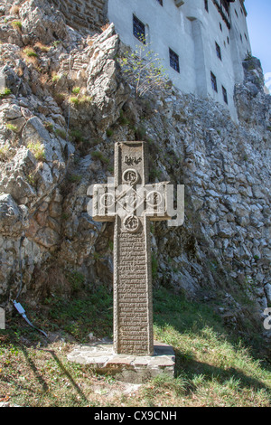 Kreuz am Schloss Bran (Dracula Schloss), Bran, Rumänien in der Nähe von Brasov Stockfoto
