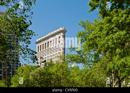 Das Flatiron Building und Madison Square Park, 23rd Street, New York City. Stockfoto