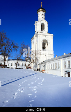 Bell Tower von St. George's (Jurjew) Kloster, Weliki Nowgorod, Nowgorod, Russland Stockfoto